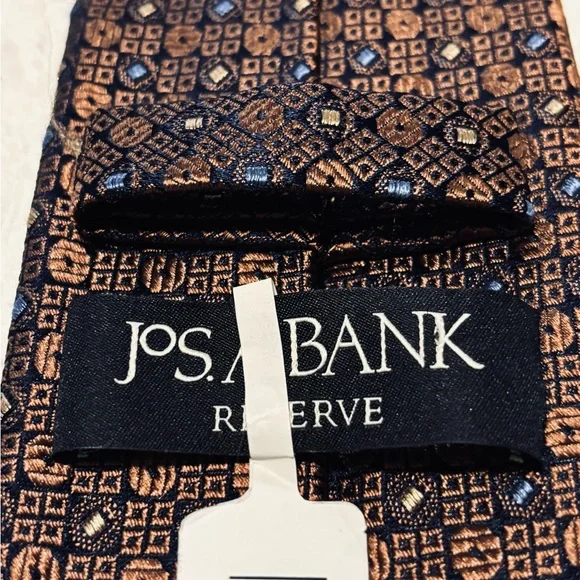 Brand New Corporate Power Tie By JOS A. BANK (Reserve Collection) - Picture 4 of 5